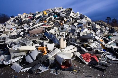 La economía verde y 50 millones de toneladas de residuos electrónicos se desechan cada año