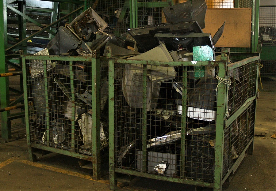 España: La CNMC (Comisión Nacional de los Mercados y la Competencia) recomienda mejorar la recogida de residuos electrónicos y más control de los gestores ilegales